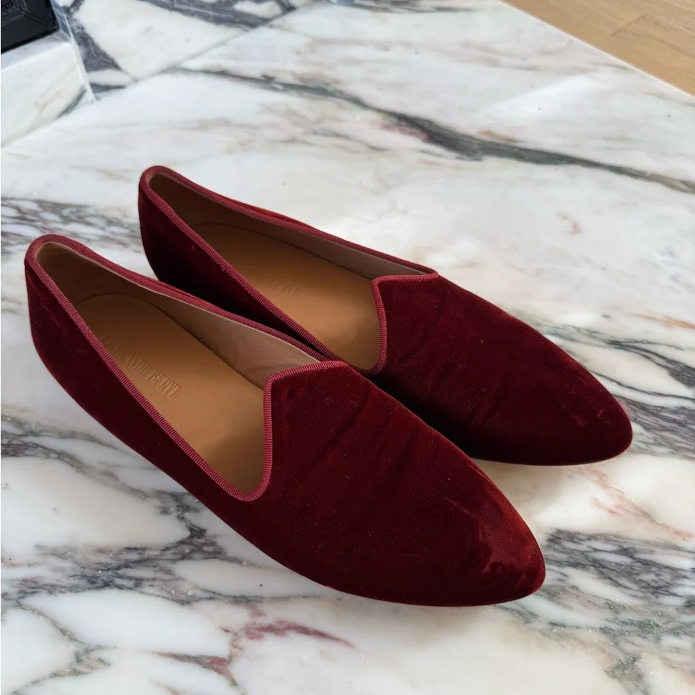 Le Monde Beryl Women's Elegant Red Velvet Loafers - Picture 5 of 12